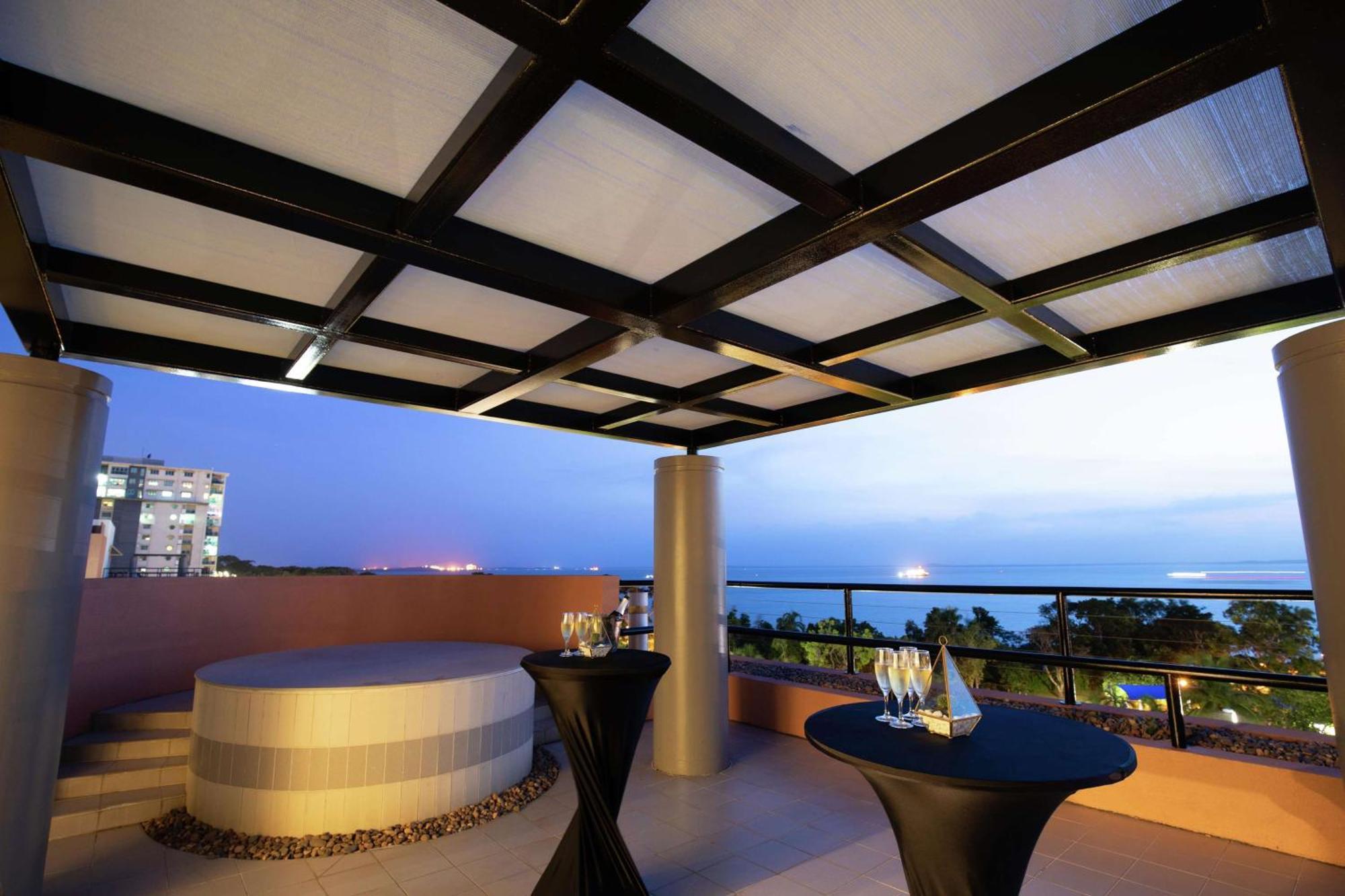 Doubletree By Hilton Esplanade Darwin Hotel Eksteriør billede